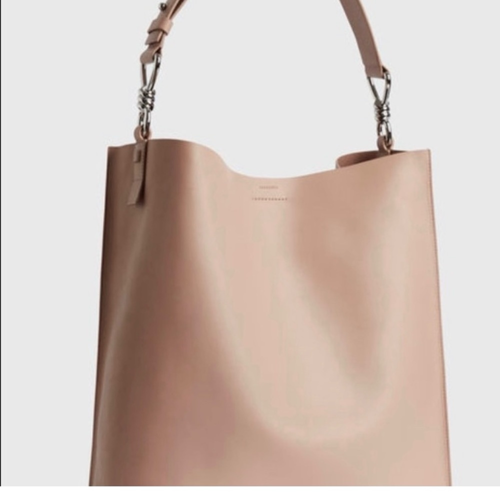 ALLSAINTS CAPTAIN LEATHER NORTH TOTE
SOUTH USED A FEW TIMES JUST LIKE BRAND NEW - Picture 6 of 11